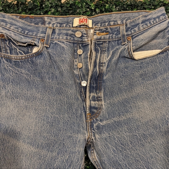 Levi's 501 Straight Leg, Button Fly Denim - Picture 11 of 13